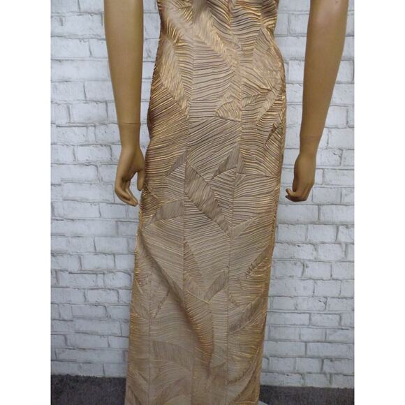 $690 Black Halo Eve Gold Metallic Harrow Off Shoulder Sheath Gown 2 NWT - Picture 15 of 16